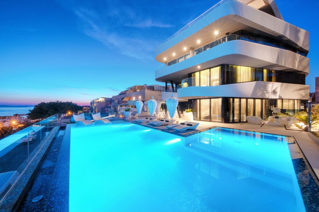 Photo Credit by Hotel Posh 7