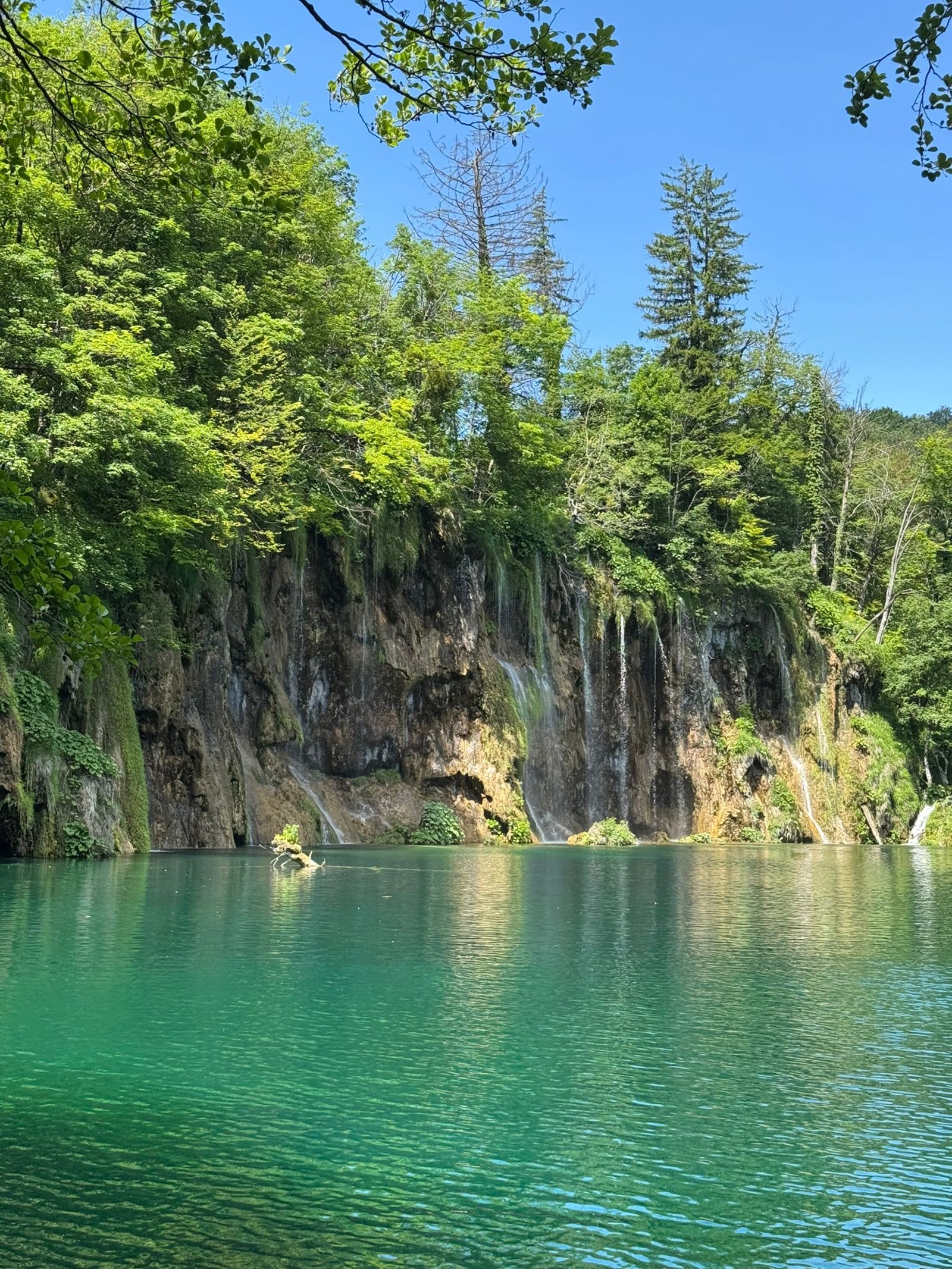 Plitvice Lakes, photo credit by Joseph Delmotte