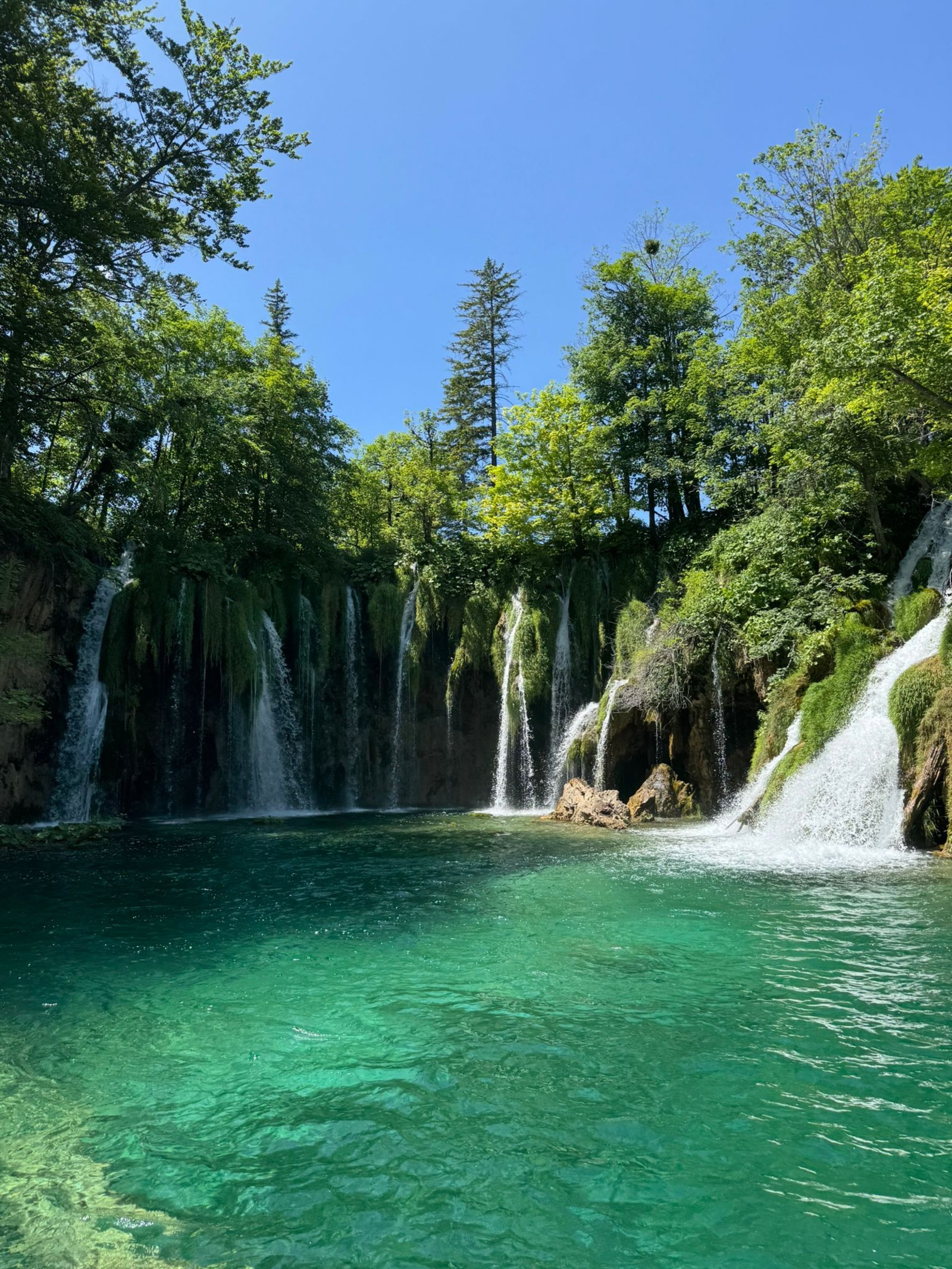 Plitvice Lakes, photo credit by Joseph Delmotte