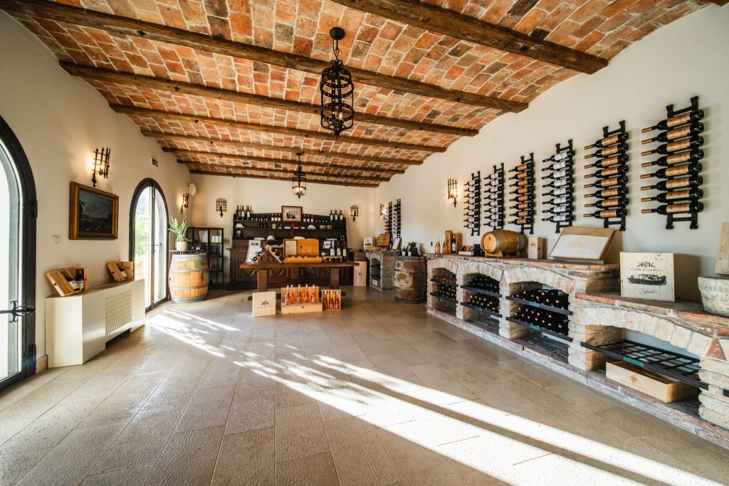 Wine shop, photo credit by Korta Katarina