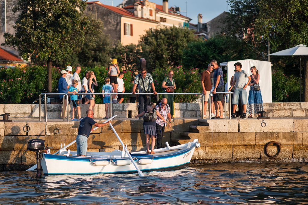 Batana Boat Ride, photo credit by Batana Ecomuseum