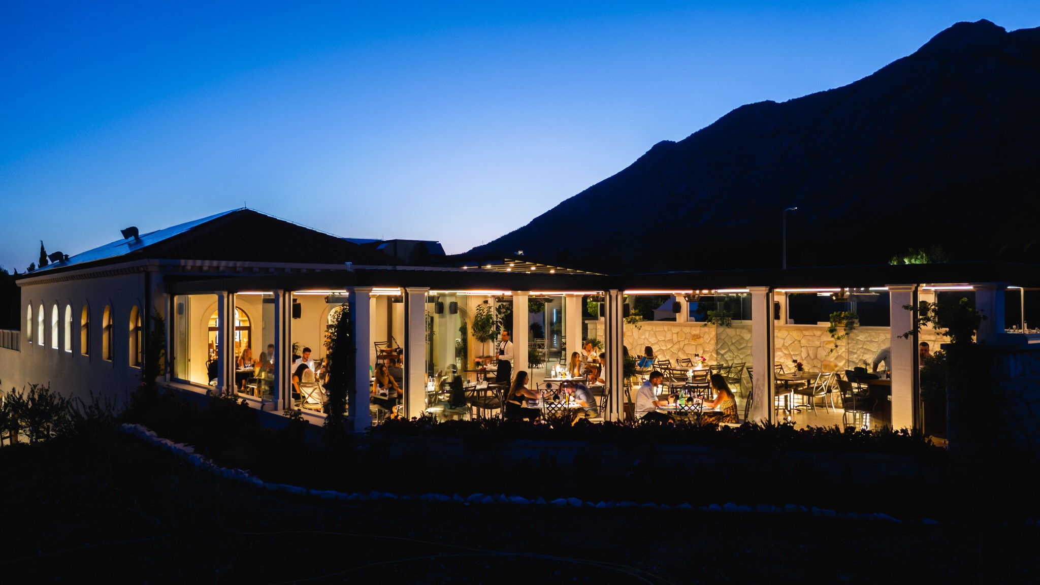 Nighttime terrace of the estate, photo credit by Korta Katarina