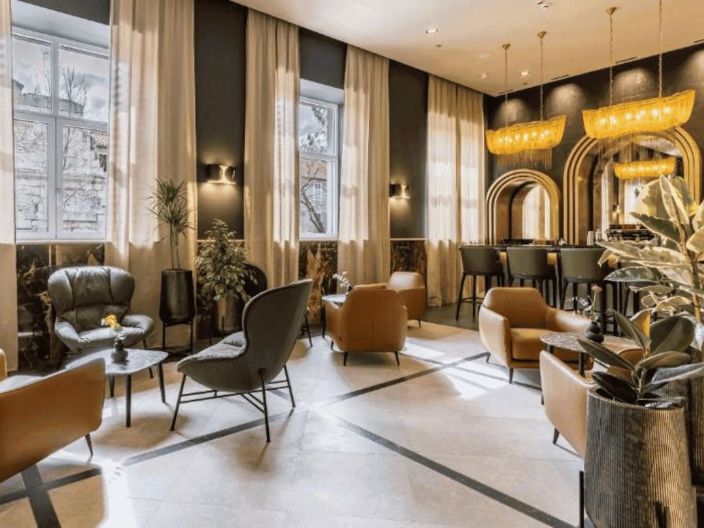 Cornaro Hotel, decorative pool bar, photo credit by Cornaro Hotel 1
