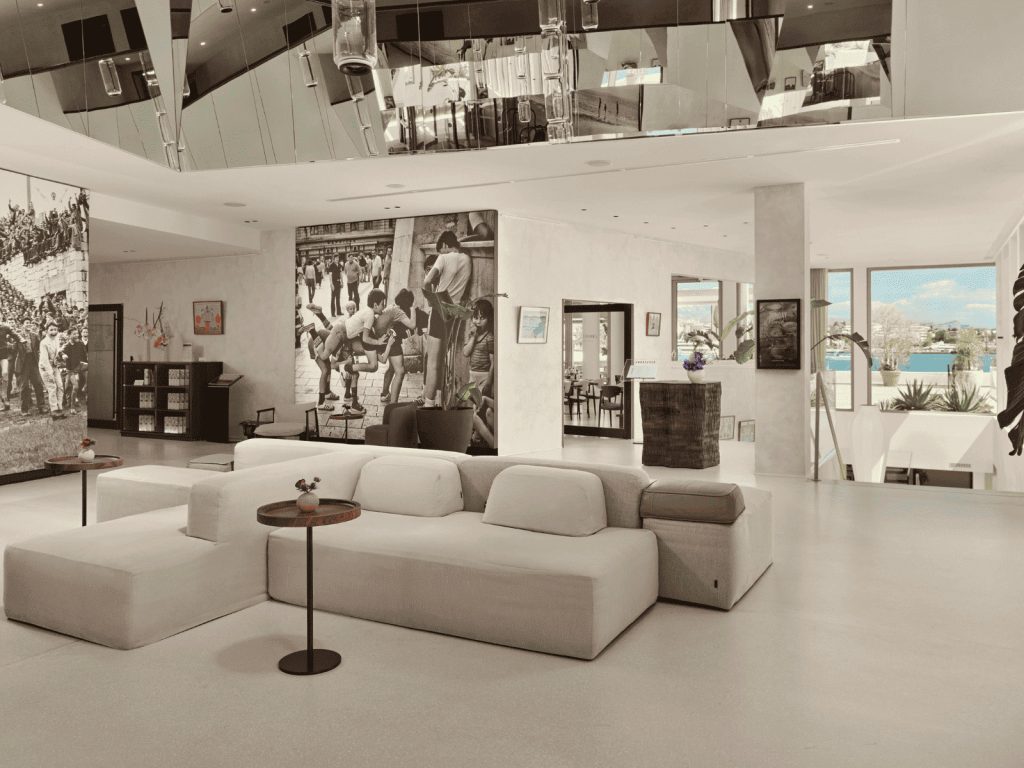 Hotel Ambassador, lobby, photo credit Ivan Ivanišević